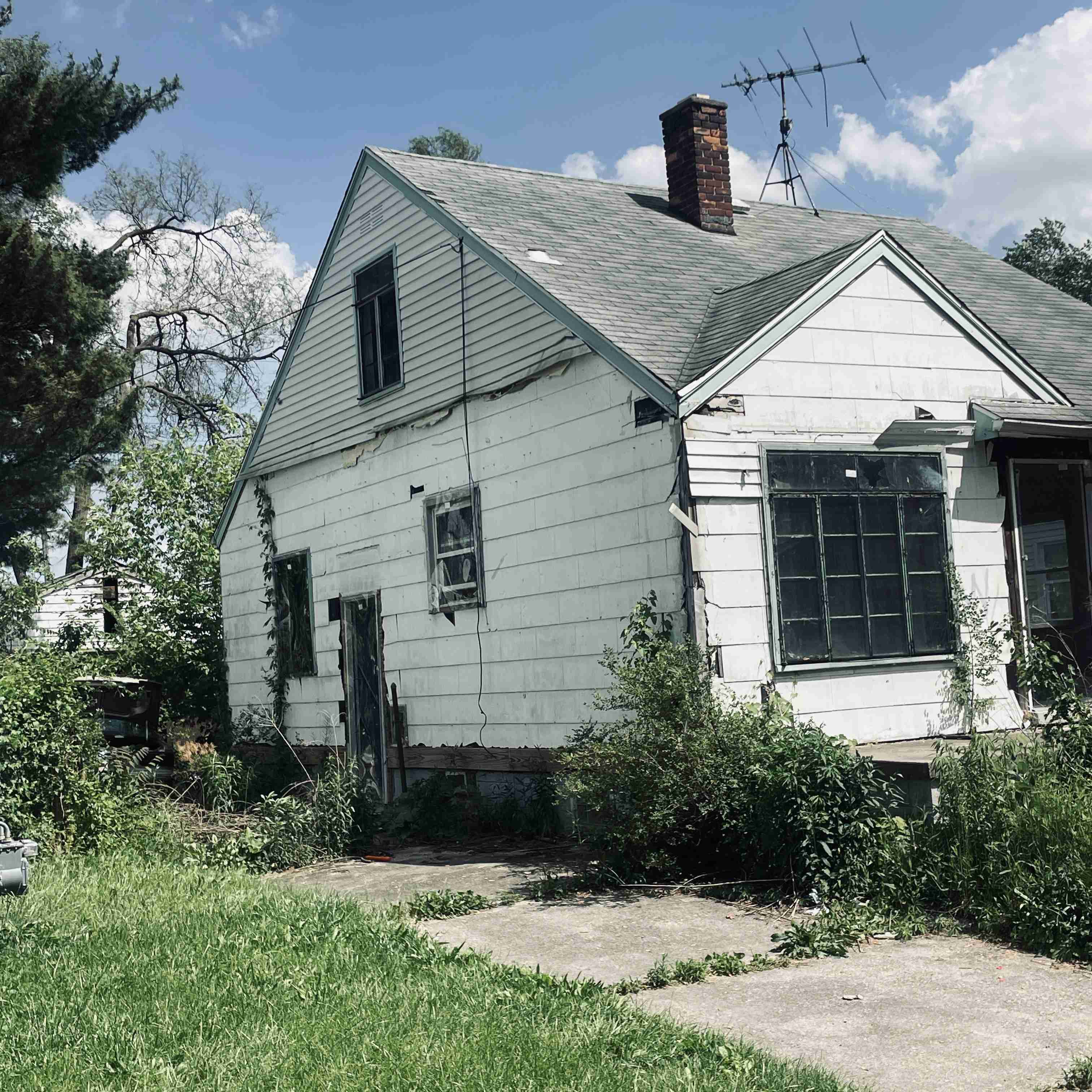 19220 Albany St (12).jpg